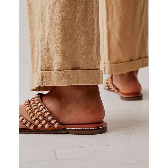 🎉LAST CHANCE🎉 FREE PEOPLE Beatrice Beaded Flat Sandals / Bronzer/Natural Combo - Picture 3 of 14